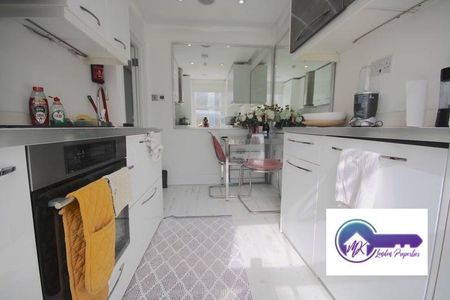 1 Bedroom Room in Flat Share To Rent - Photo 2