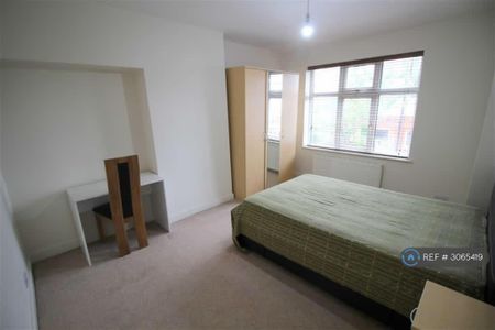 3 bedroom semi-detached house to rent - Photo 3