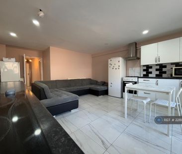 1 bedroom in a house share to rent - Photo 4