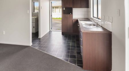 2 Bedroom Home in Manurewa! - Photo 5