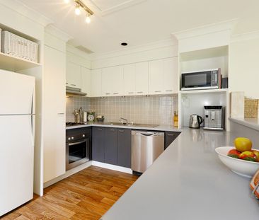 Neat and Tidy 3 Bedroom Townhouse - Photo 4