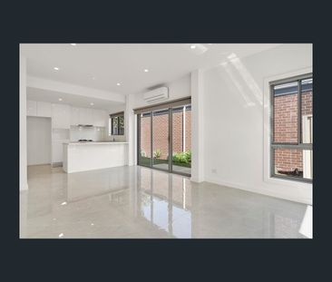 2/11 Cooper Ave, Altona North, Vic 3025 - Photo 2