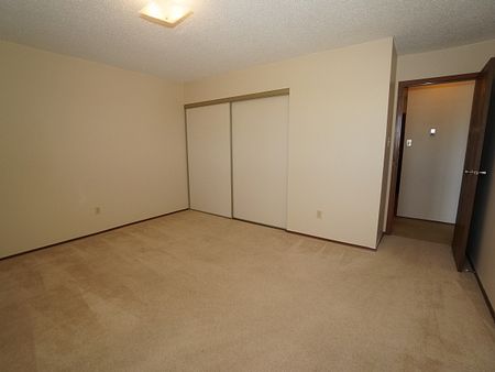 2 Bedroom - Photo 2