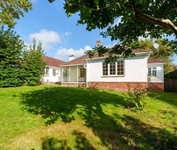 4 Bedroom Bungalow - Warsash Road, Locks Heath - Photo 1