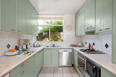 Spacious Townhouse in Sought-After Balgowlah Locale - Photo 5