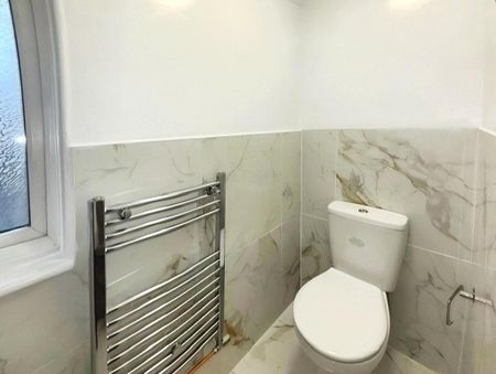 3 bedroom apartment to rent - Photo 2