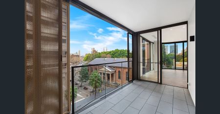 Spacious Three-Bedroom Unfurnished Apartment with Secure Parking - Photo 5