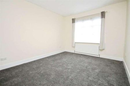 Homefield Avenue, Ilford, IG2 - Photo 5