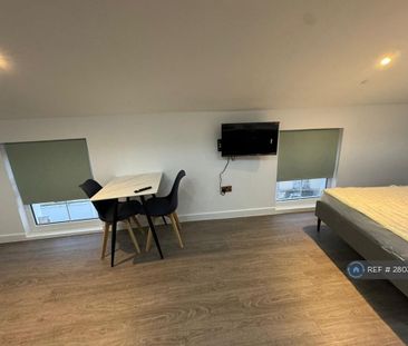 Studio to rent - Photo 1