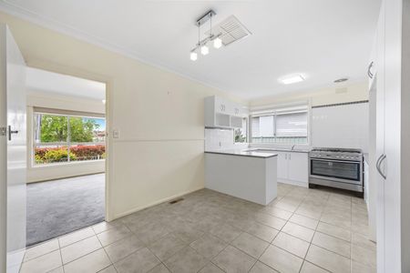 Convenient Wendouree Location - Photo 5