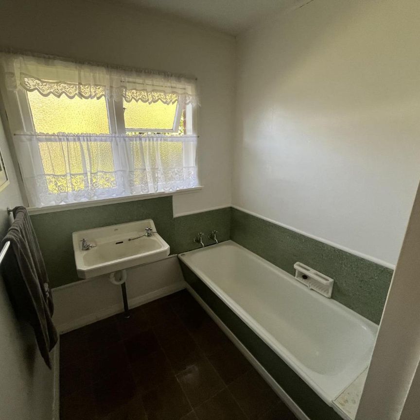 Tidy three bedroom home - Photo 1