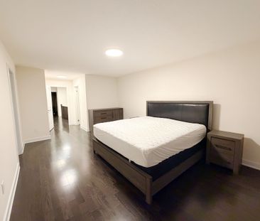 For Lease - 8 Anchusa Drive, Richmond Hill, Ontario - Photo 2