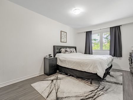 For Lease - 2445 Homelands Drive Unit# 4, Mississauga, Ontario - Photo 2