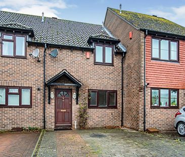 3 bedroom mid-terrace to rent Oaks Close, Westergate - Photo 4