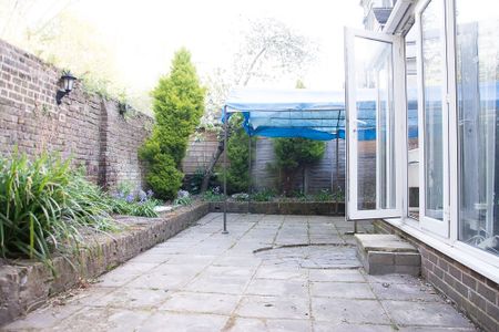 Room in a Shared House, Roehampton Vale, SW15 - Photo 4