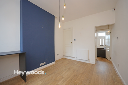 2 bed terraced house to rent in Blunt Street, Newcastle-under-Lyme, Staffordshire - Photo 4