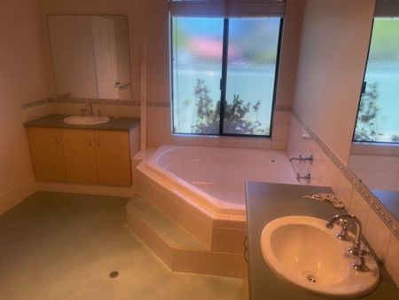 BIG BIG BIG IN BROOKFIELD - Photo 5