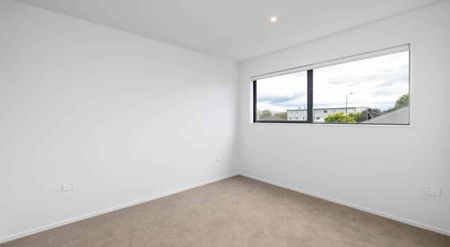 Fantastic Modern Townhouse! - Flexible Dates Available! - Photo 5