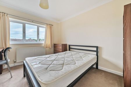 5 bedroom semi-detached house to rent - Photo 2