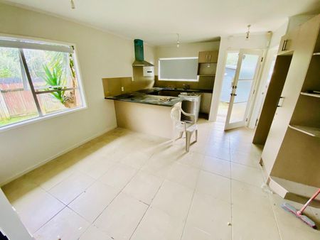 PAPAKURA, 3 BEDROOMS - Photo 5