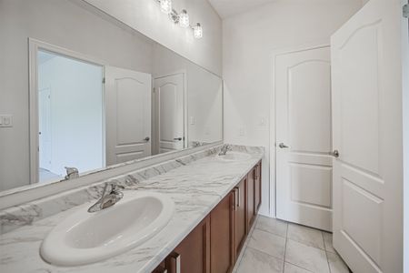 For Lease - 307 Reg Harrison Trail, Newmarket, Ontario - Photo 2