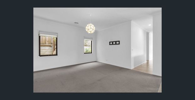 Cardinia Lakes gem made for year-round entertaining! - Photo 1