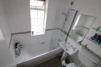 1 bed Room in Shared House - To Let - Photo 1