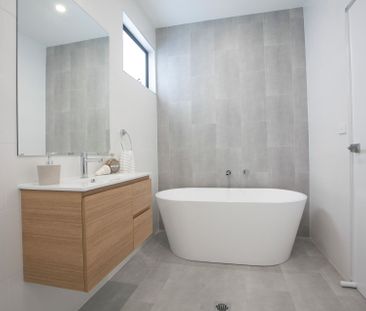 Modern 3 Bedroom Townhouse - Photo 4