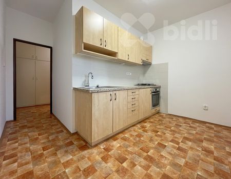 Pronájem bytu 3+1 74 m², Káranská 337, Praha - Photo 2