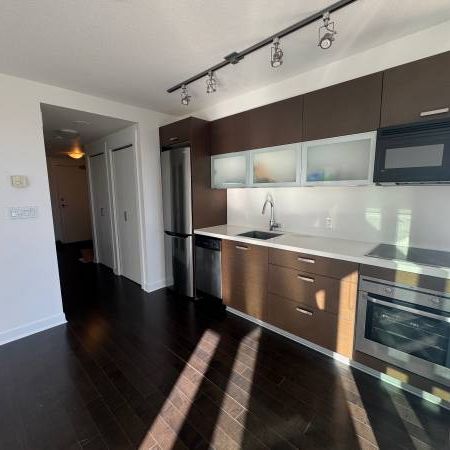 🌟 For Rent: 1 Bedroom + Den Condo in Surrey – Vacant🌟 - Photo 4