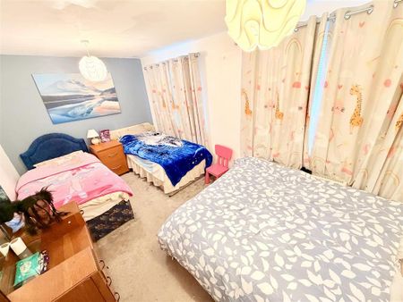 3 bedroom end of terrace house to rent - Photo 4