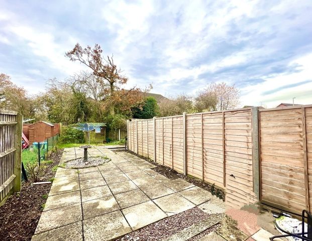 Lincoln Gardens, Didcot - Photo 1