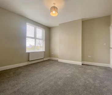 3 bedroom end of terrace house to rent - Photo 5