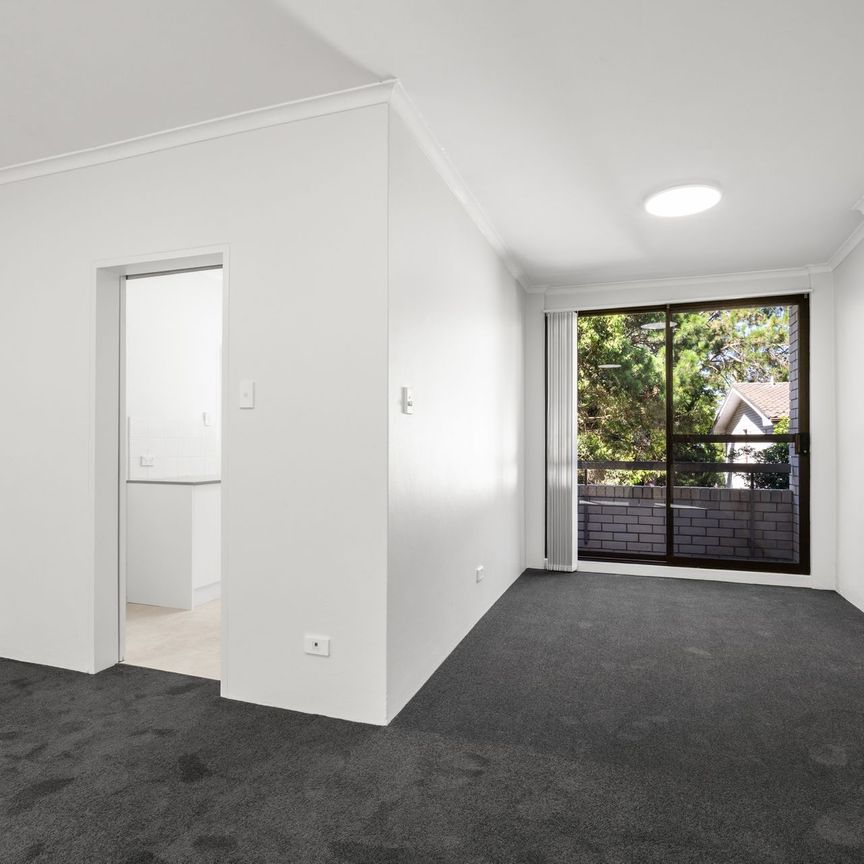 Renovated Ground Floor Apartment in a Convenient Location - Photo 1