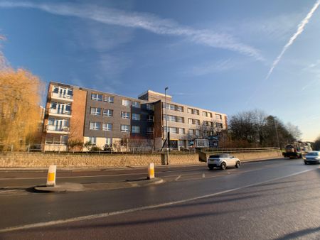 Kirkstall Gate, Leeds - Photo 2