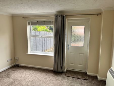 2 Bed Terraced House, Hawksworth Drive, CV1 - Photo 3