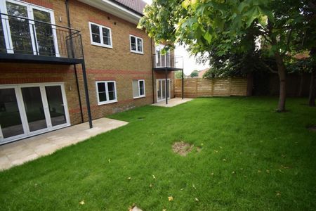 Pitchers Yard, 25a Summers Road, Burnham,SL1 - Photo 4