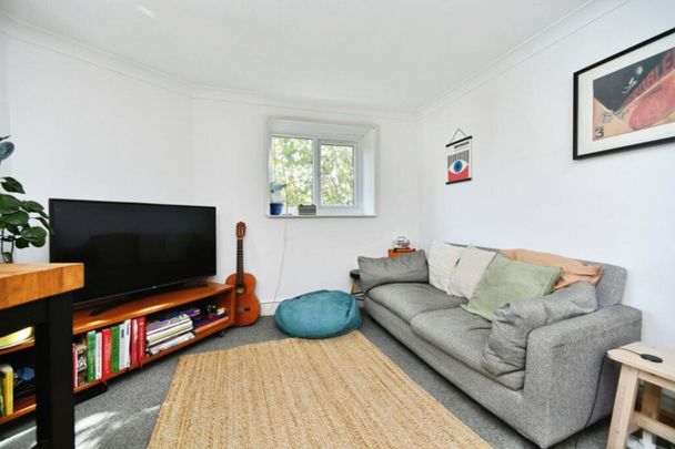 2 Bed Flat, Clyde Road, BN1 - Photo 1