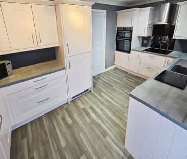 2 Bedroom House to Rent in Wheatcroft Gardens, Rushden, NN10 - Photo 4