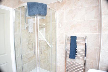 1 bedroom in a house share to rent - Photo 3