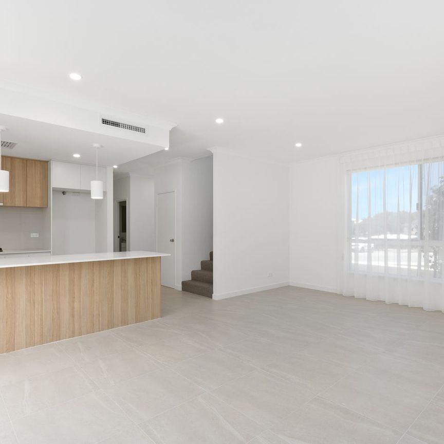 NEW HIGH SPEC TOWNHOUSE - Photo 1