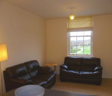 2 bedroom Flat To Let - Photo 2