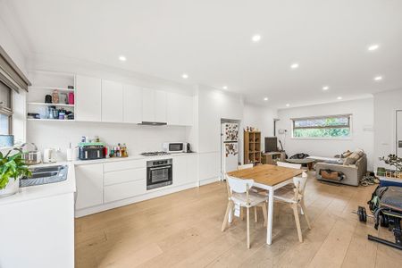 A Homely & Light Filled Charm - Photo 3