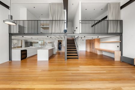Oversized loft-style apartment moments from trendy Paddington - Photo 5