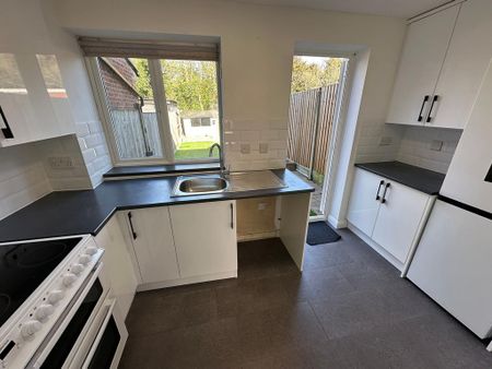 2 bedroom terraced house to rent - Photo 5