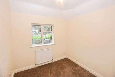 East Pafford Avenue, Torquay, Devon, TQ2 - Photo 2