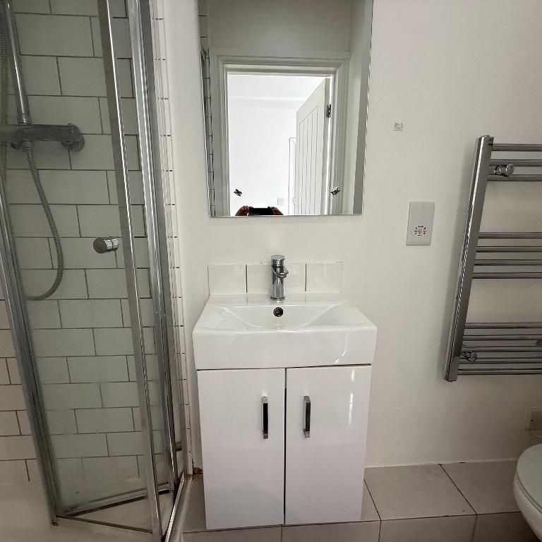Brassie Avenue, East Acton, London, W3 7DE - Photo 1