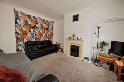 2 bedroom House in Harold Place, Leeds - Photo 4