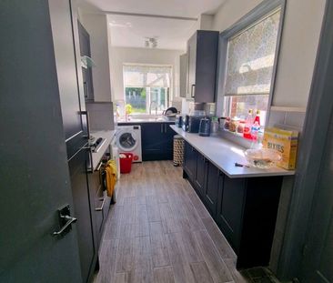 Room in a Shared House, Langhorn Road, SO16 - Photo 2