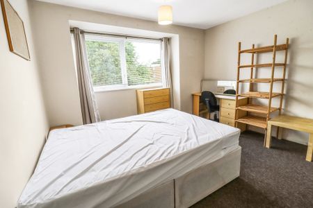 5 Bed Student Accommodation - Photo 4